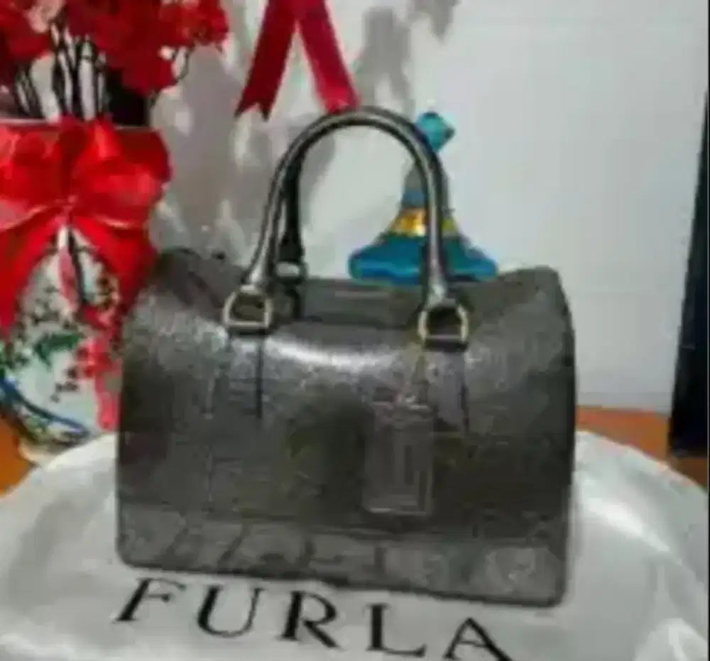 Tas cewek original merk furla