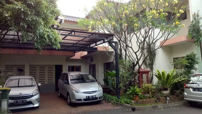 Dijual rumah di lebak bulus
