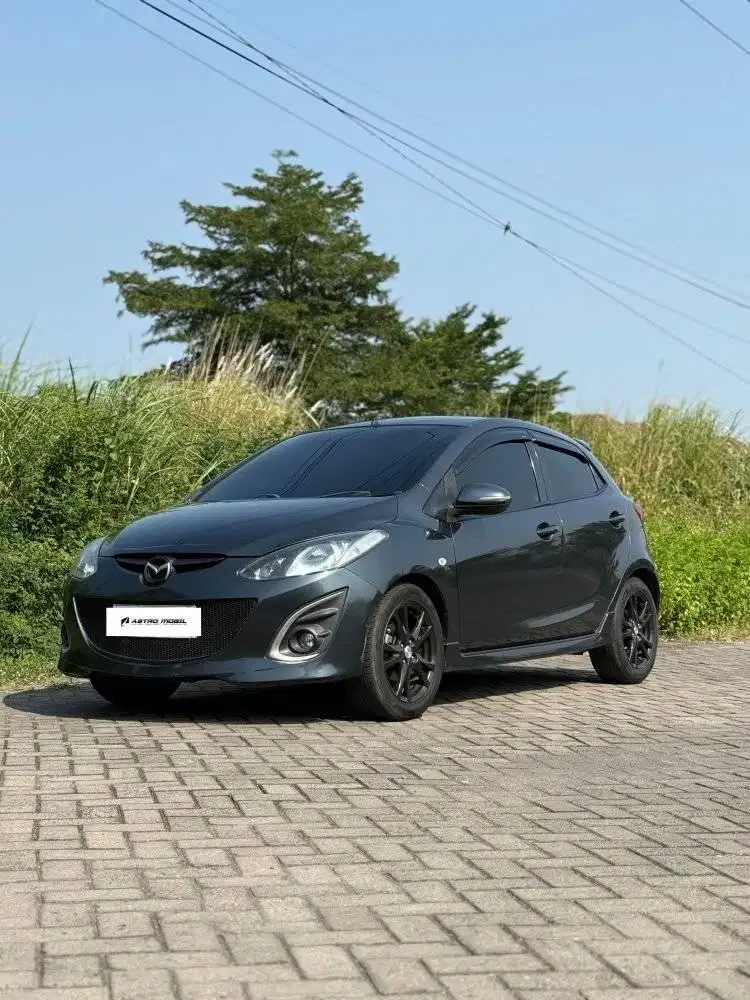 MAZDA 2 2012 / 2011 Matic Bagus Kredit Garansi Murah Bekas Surabaya