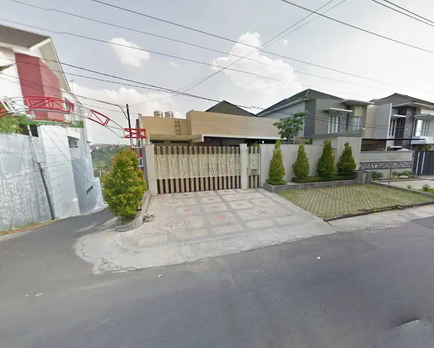Dijual Rumah Luas Lokasi Strategis di Jl. Gajah Mungkur Semarang