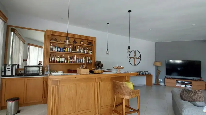 Villa for lease (price : 12 billion rup.) EBest location in Bali
