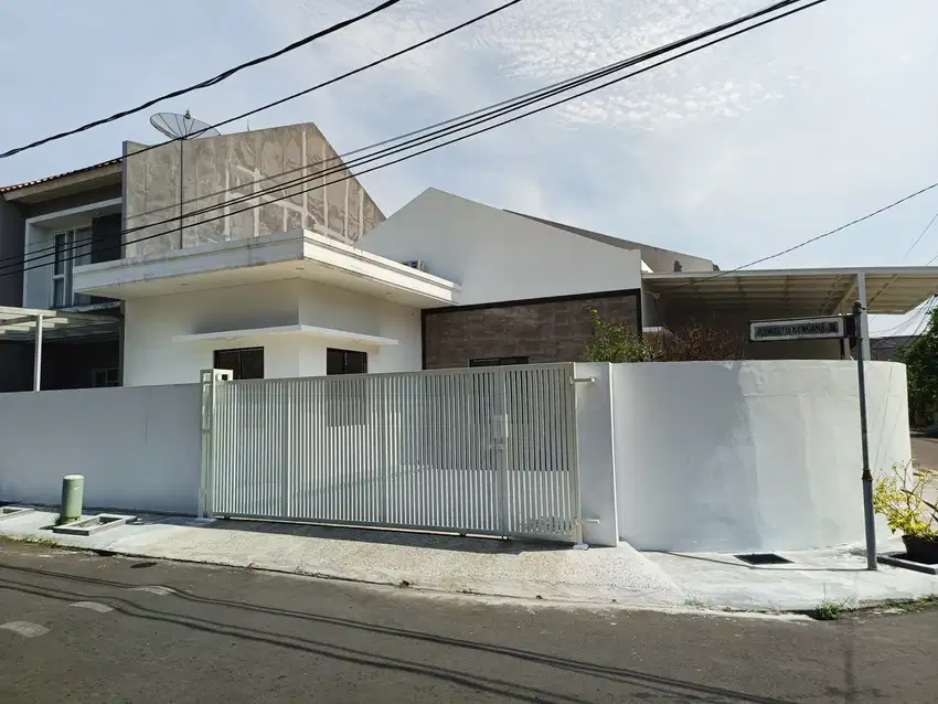Rumah siap huni bisa KPR huk Timur Laut dan Tenggara Kencana Loka BSD