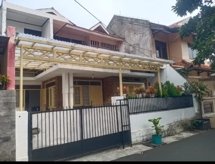 Murah ! Rumah klasik terawat apik di Tebet, Jalan 2 mobil leba