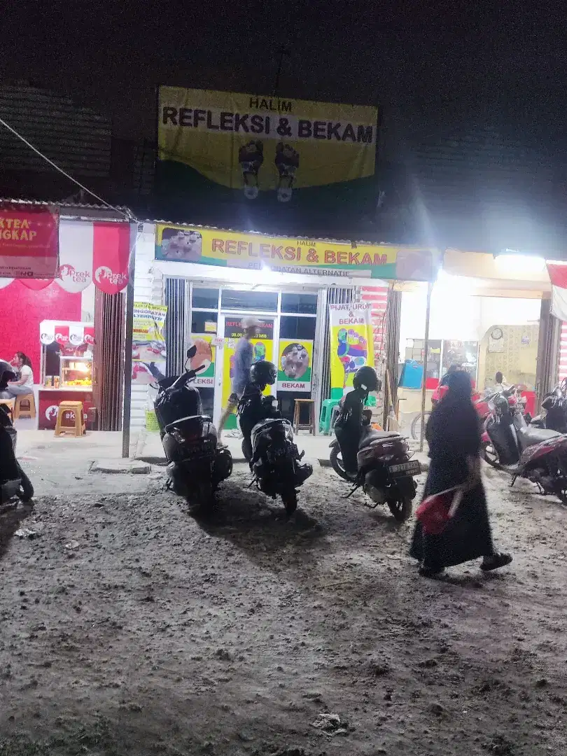 Pijat refleksi dan bekam