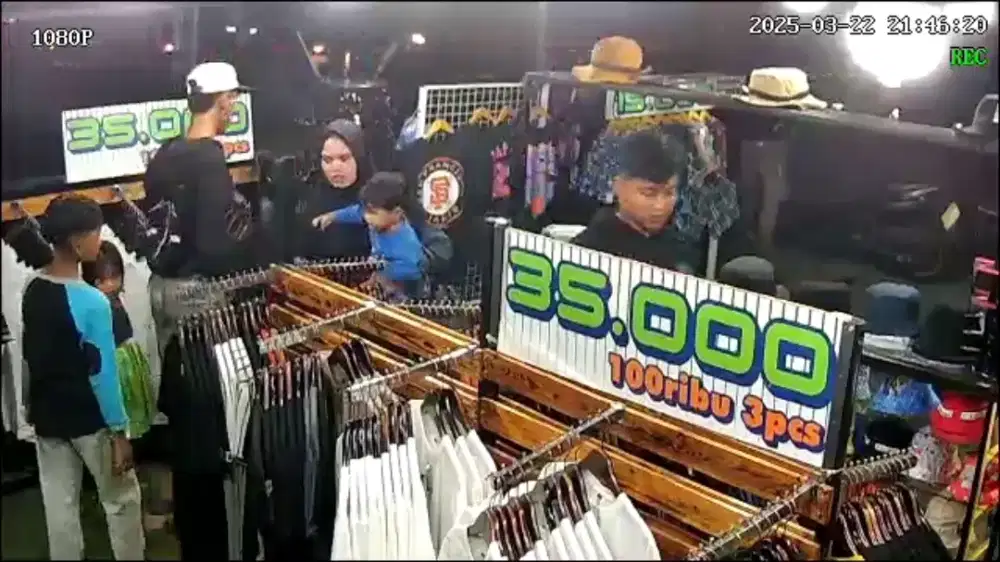 Jual isi toko pakaian distro baju celana topi kemeja jaket (investasi)