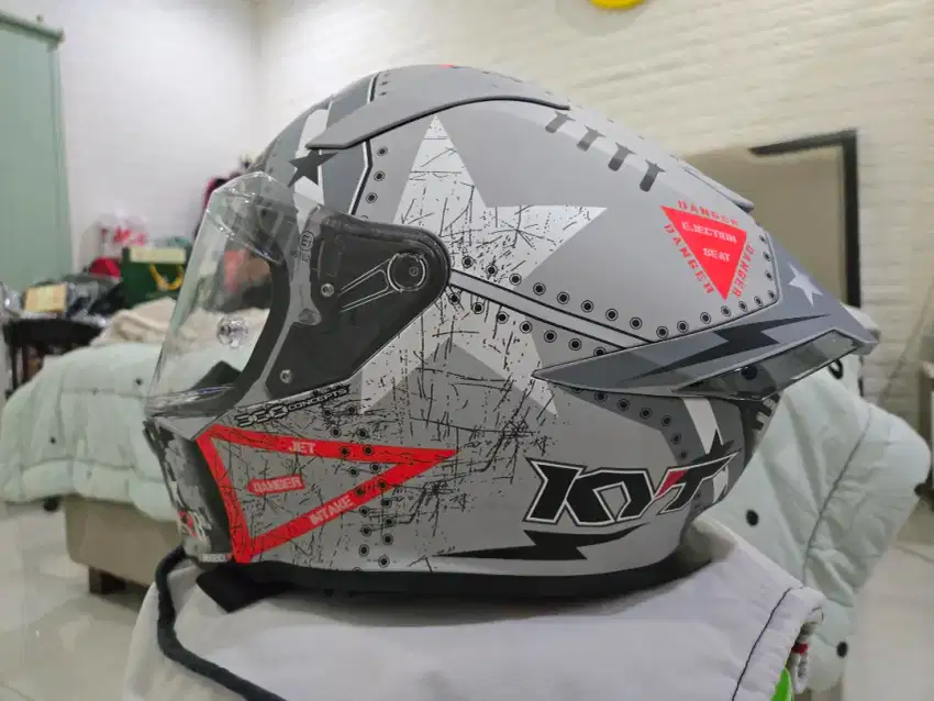 Dijual Helm KYT R2R Size XL (61-62) Weight 1650±50gr
