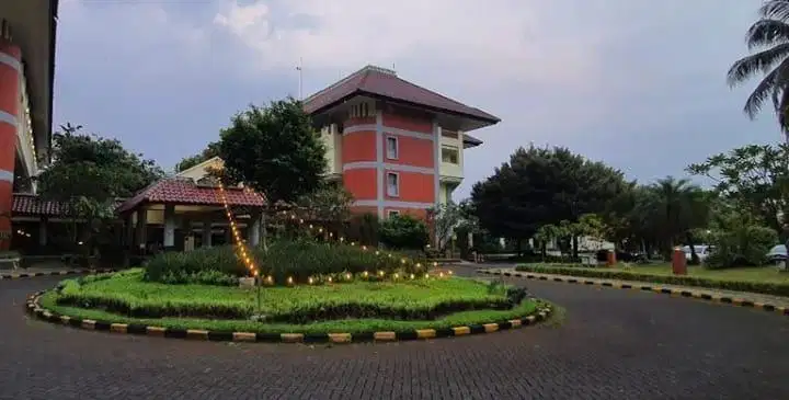 Dijual 50% dari harga NJOP, Hotel Bintang 3 - Depok