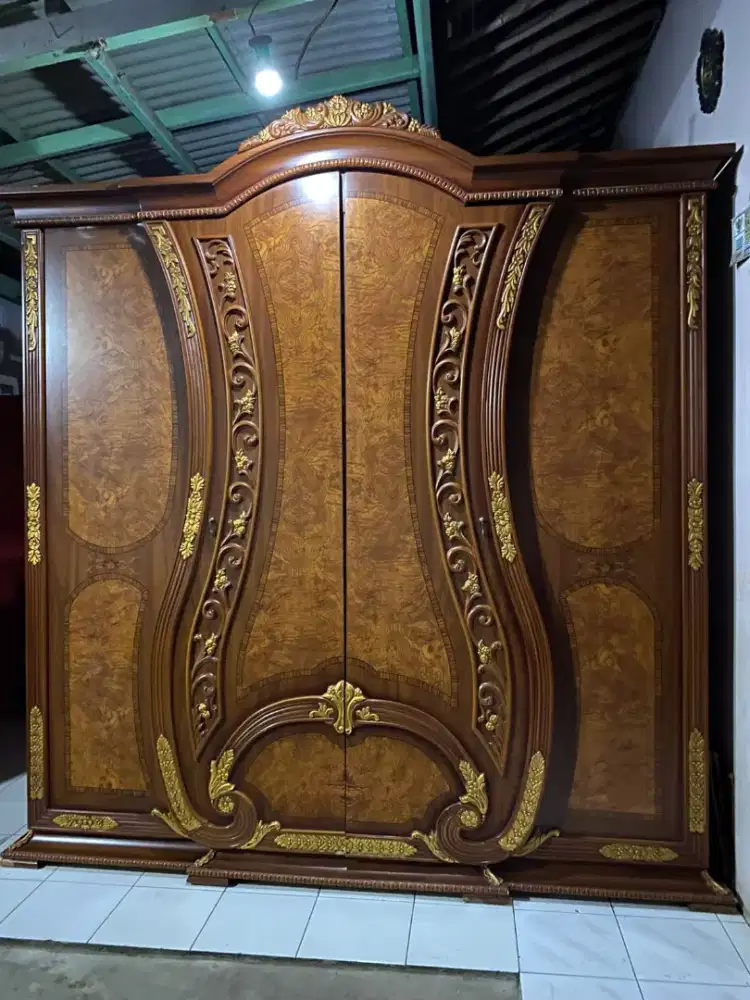 Bismillah... Jual Cepat Lemari baju 4 pintu