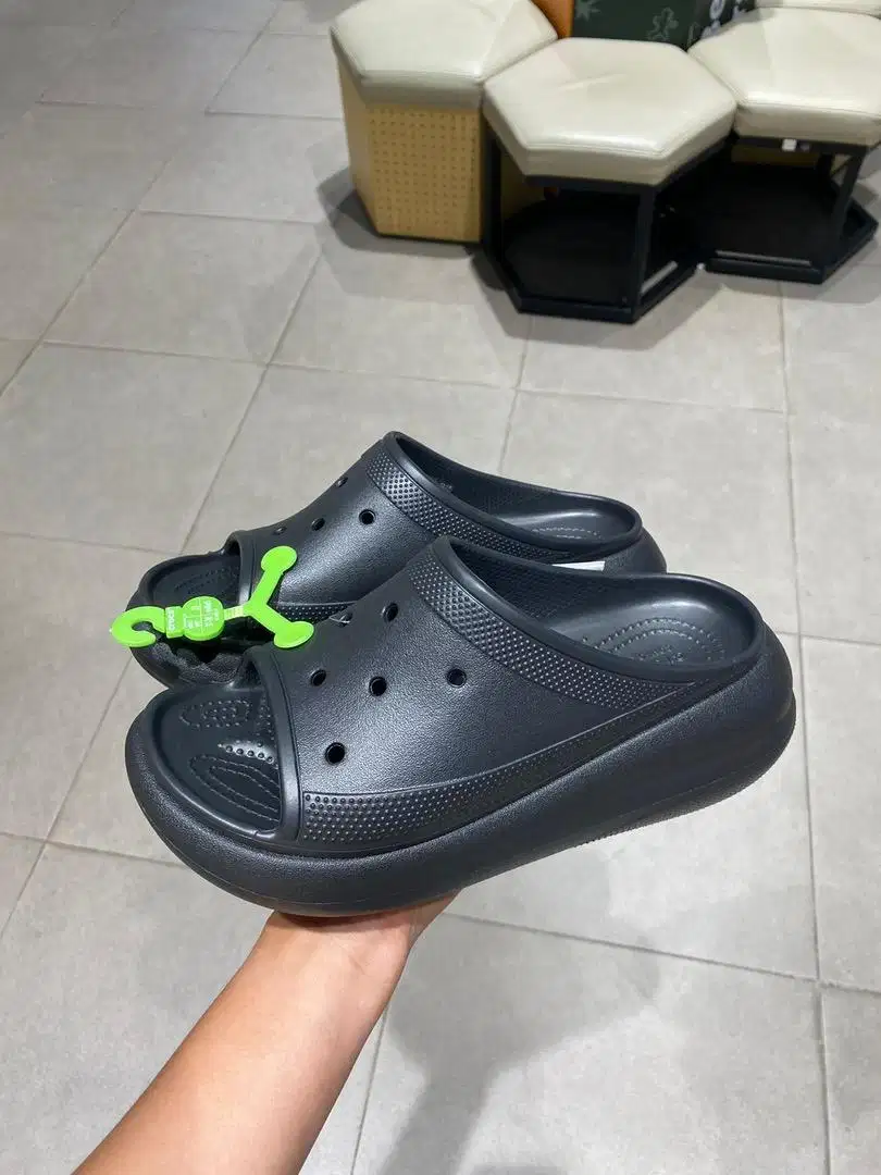 CROCS ORIGINAL 34-35.  Dijual karena salah size
