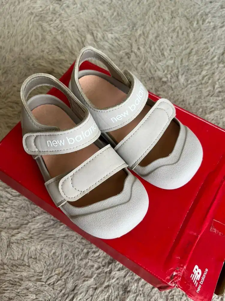 sendal new balance anak