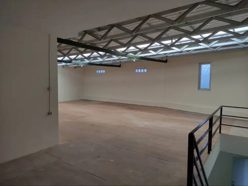 Sayap Jenderal Sudirman Disewa Ruko 2 Lantai Bagus Siap Pakai
