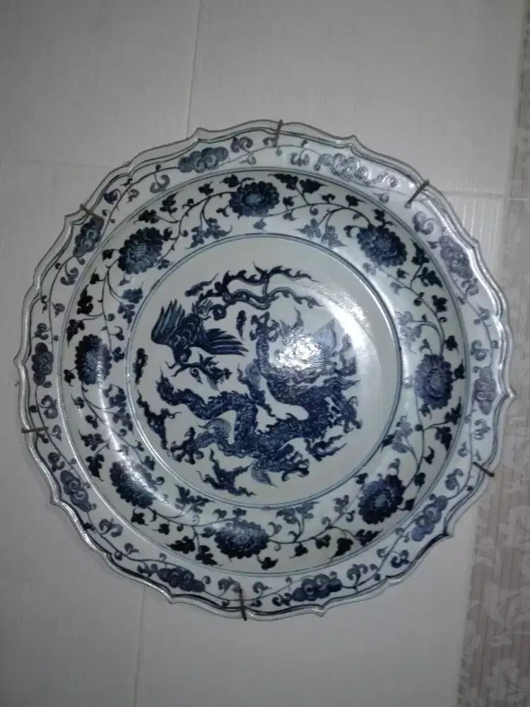 Piring China Kuno  Hitam Putih 42 Cm.