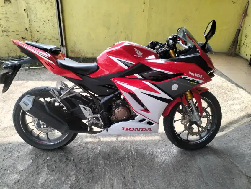CBR 150 R thun 2021