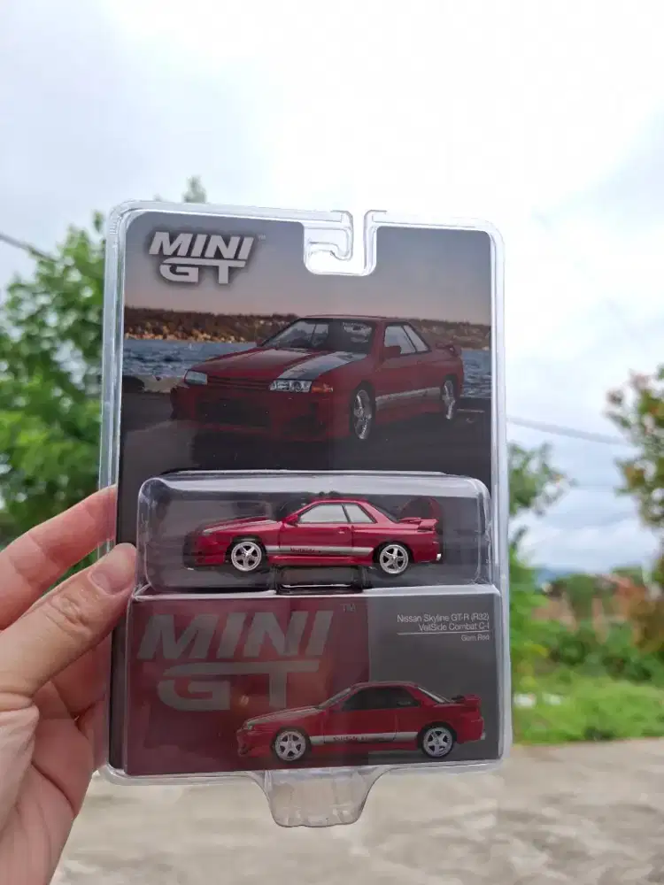 MiniGT Nissan Skyline GTR R32 Veilside Combat Gem red