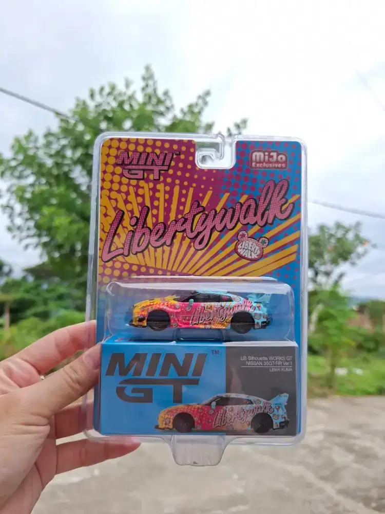 MiniGT Nissan 35GT-RR Ver 1 LBWK Kuma