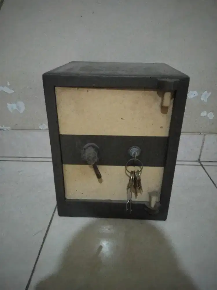 Brankas Besi Tebal ukuran 22 cm