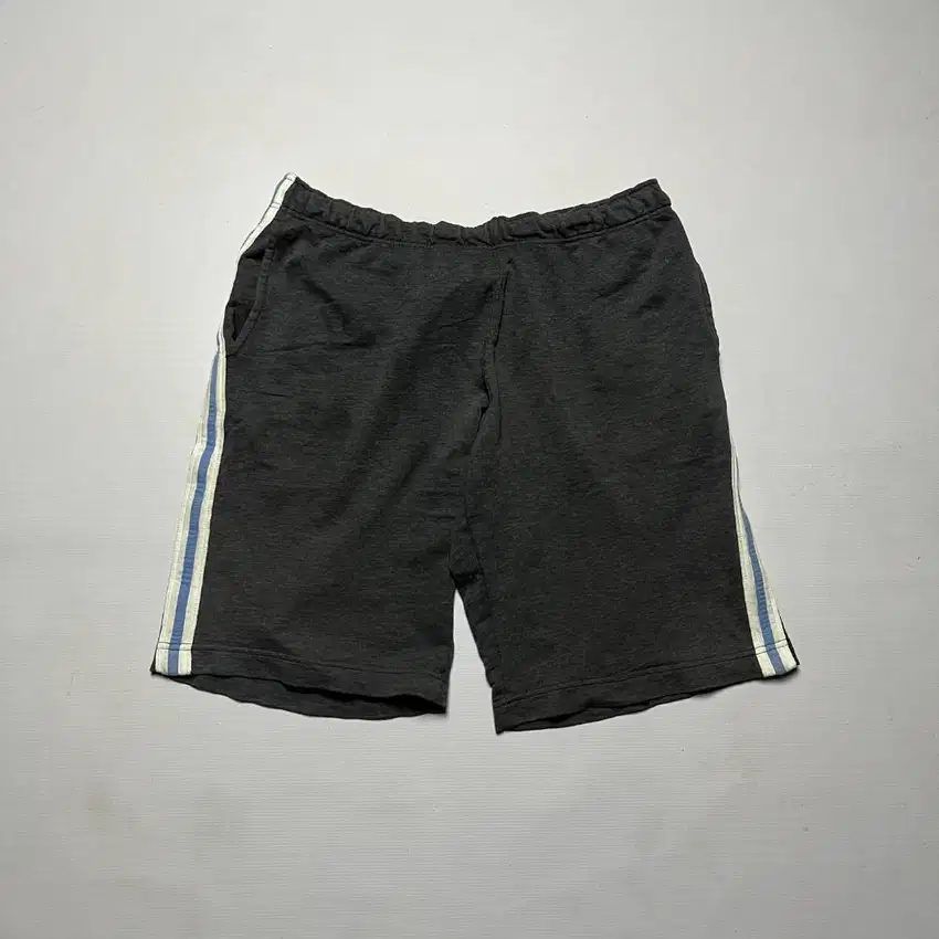 CELANA UNIQLO SHORT PANTS TRAINING PENDEK GREY OLAHRAGA ORIGINAL