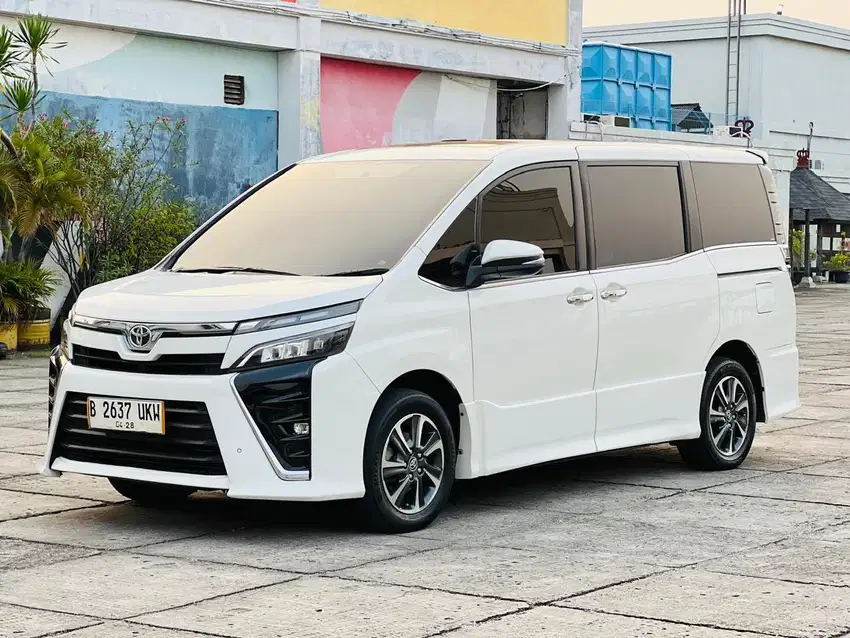 VOXY 2.0AT 2019, PUTIH, KM 50rban PAJAK PANJANG