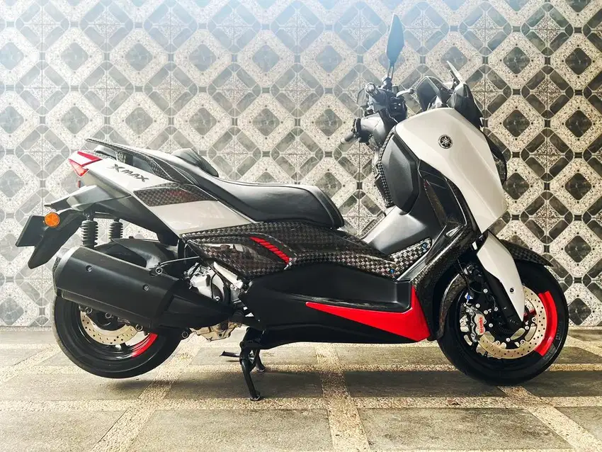 XMAX CONNECTED 2024