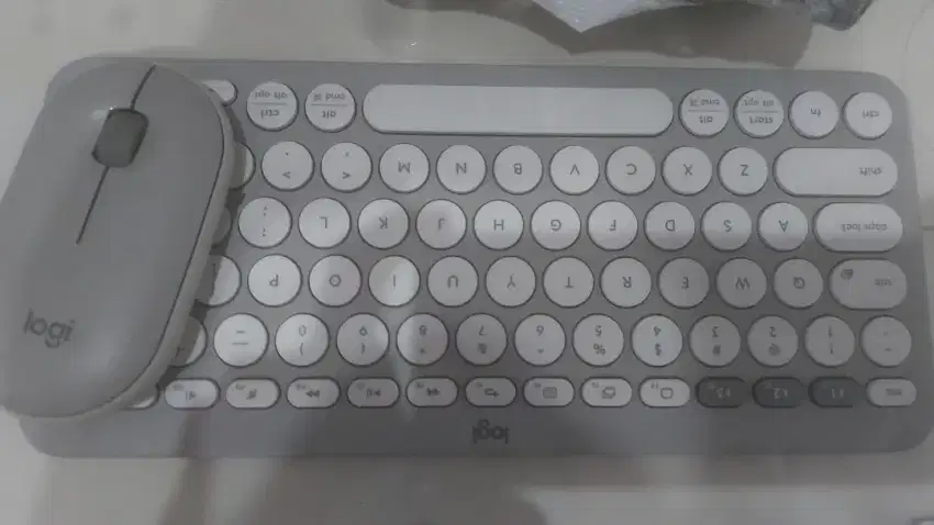 Tapo cctv c310 & logitech pebble keyboard dan mouse