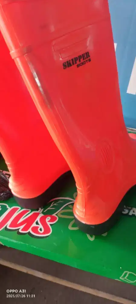 sepatu bot warna orange