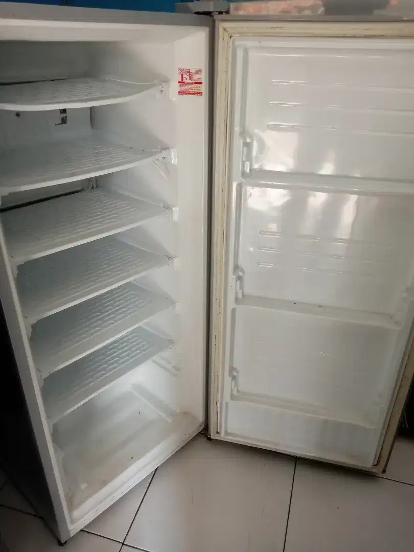 Freezer rak 6rak mrek Sharp masih orisinil