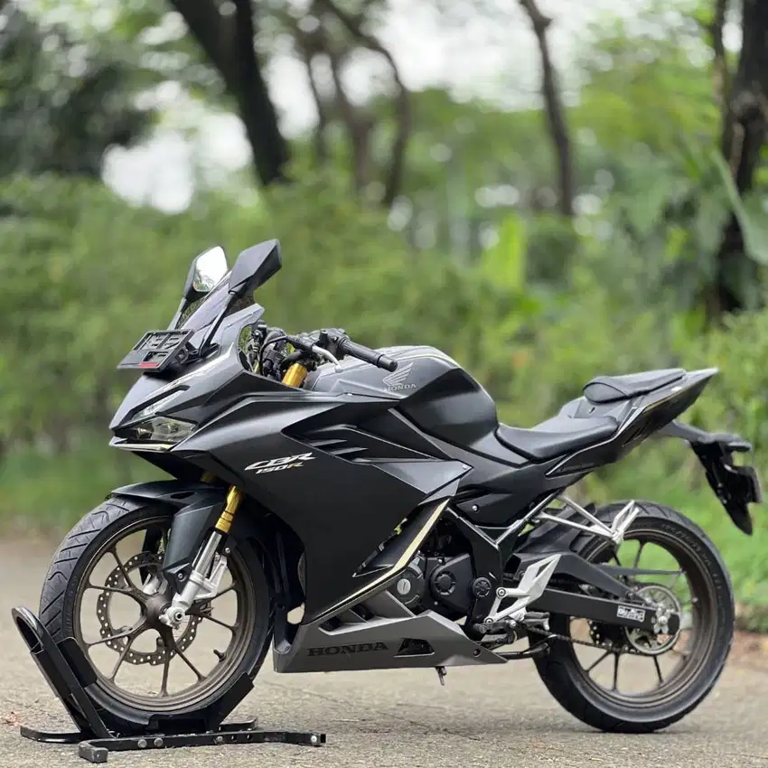 HONDA NEW CBR 150R HITAM 2023 KM 15K PAJAK PANJANG SUPERB