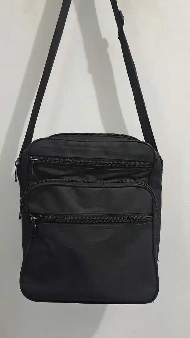 Tas Selempang Besar Pria