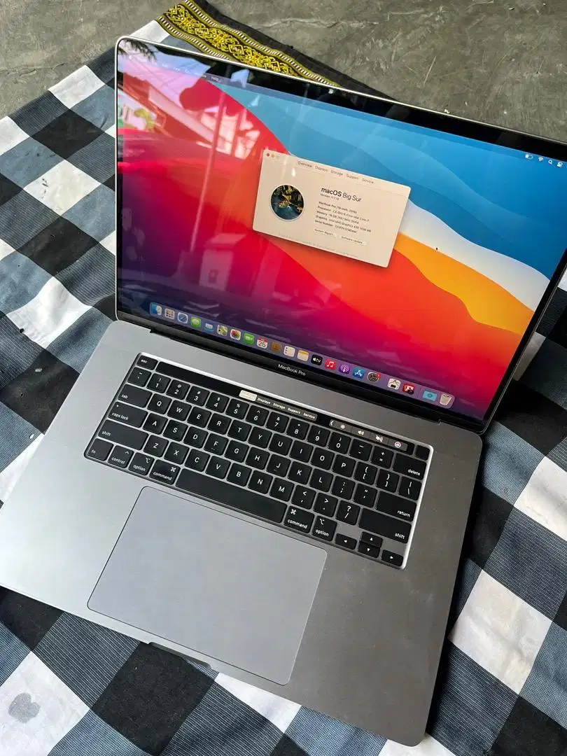 Macbook Pro 2019 16inch i7 16/512