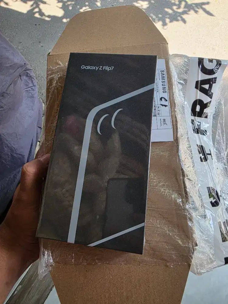 Samsung z flip 7 512gb red bs tt dibawahnya