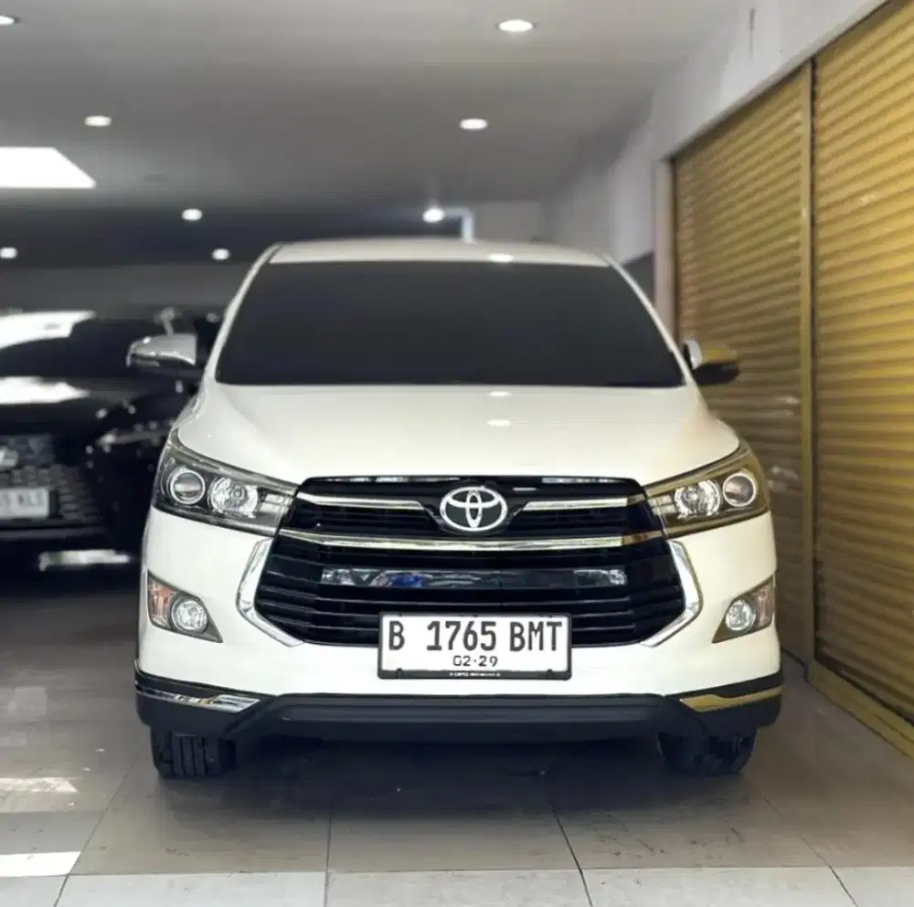 Toyota Innova Venturer 2.0 Bensin AT