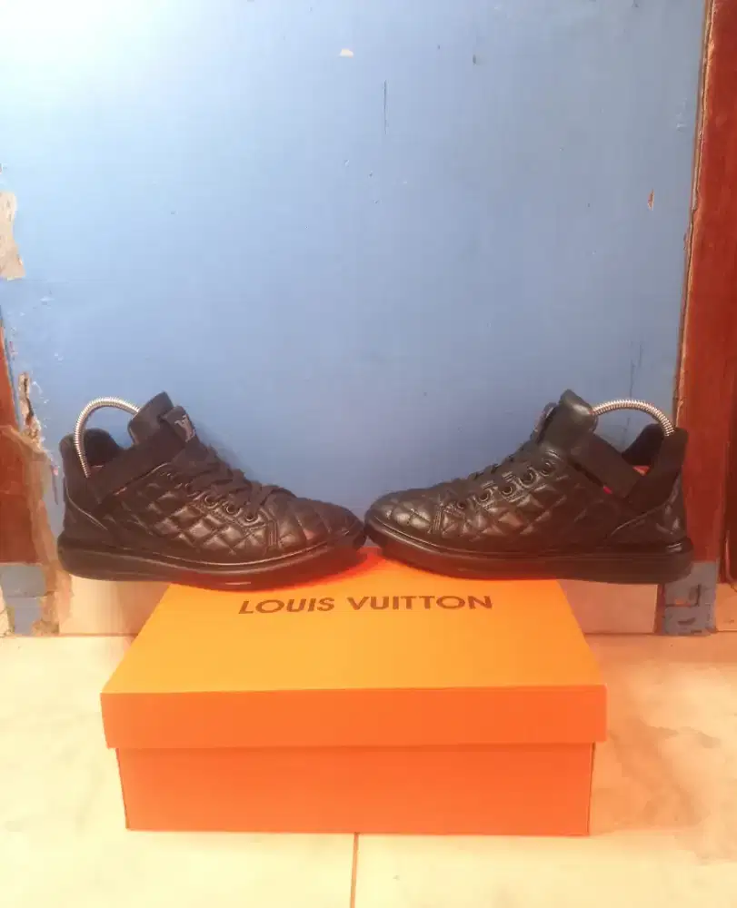 Jual cepat murah sepatu louis vuitton full kulit asli langka ori.italy