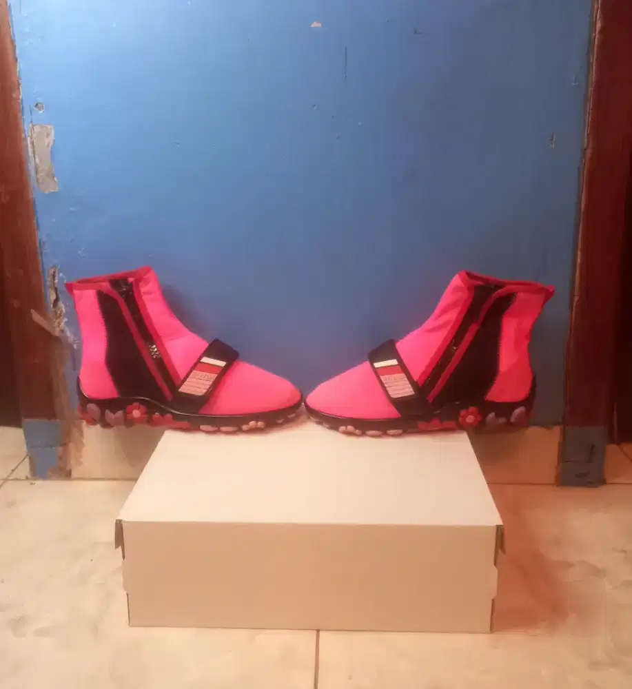 jual cepat murah sepatu Prada Scuba Snikers original italy