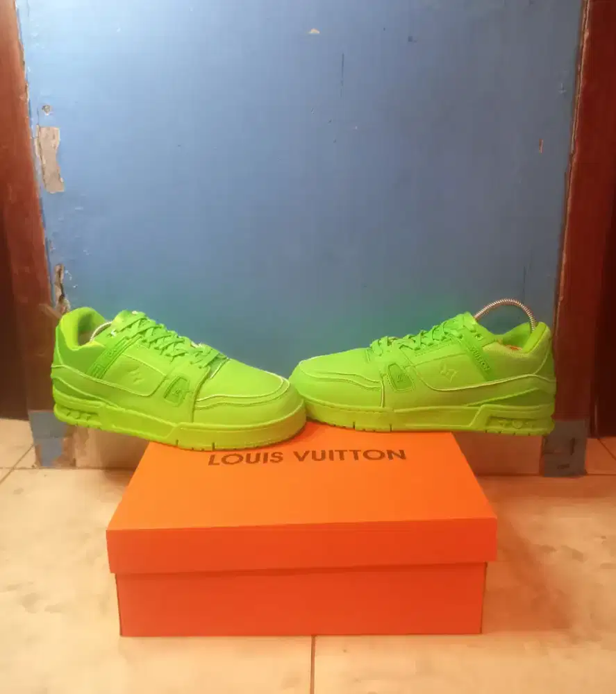 Jual cepat murah sepatu baru louis vuitton green ori. Italy langka