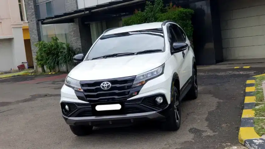 Km 1 rb toyota rush gr sport 2024 pakai 2025 putih matic