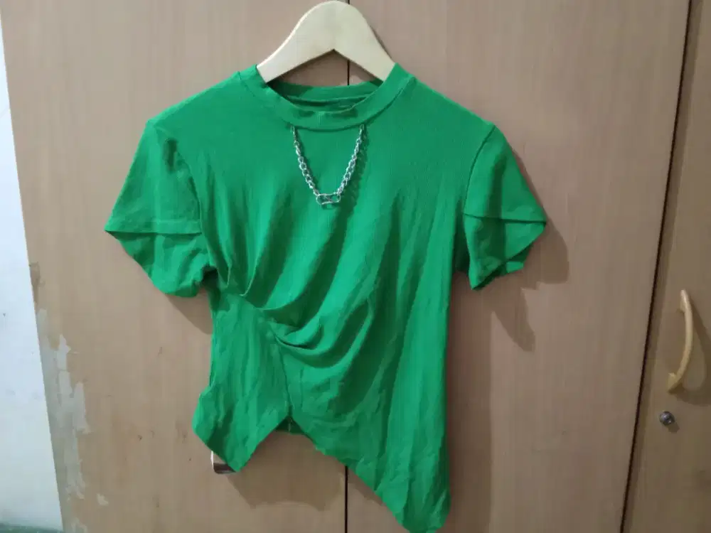 Atasan hijau kalung