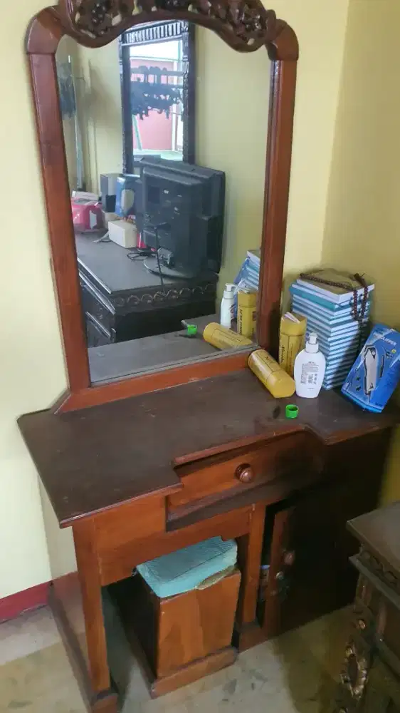 Meja Rias kayu mahoni
