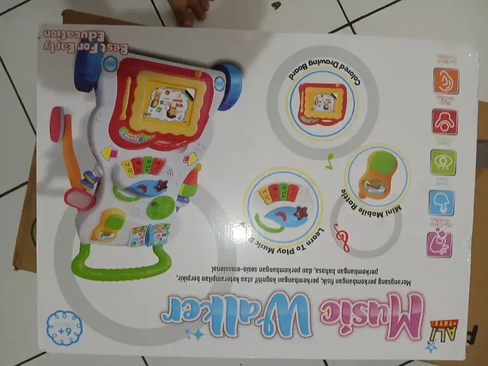 Mainan/alat belajar jalan anak