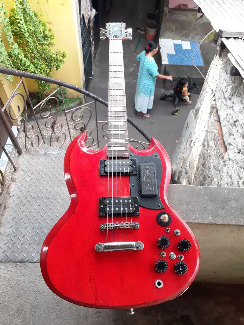 Gibson SG 4 in 1, not Schecter, not Ibanez