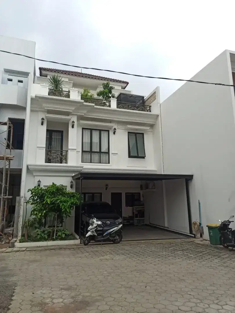 Di jual rumah baru strategis dalam cluster di rawamangun