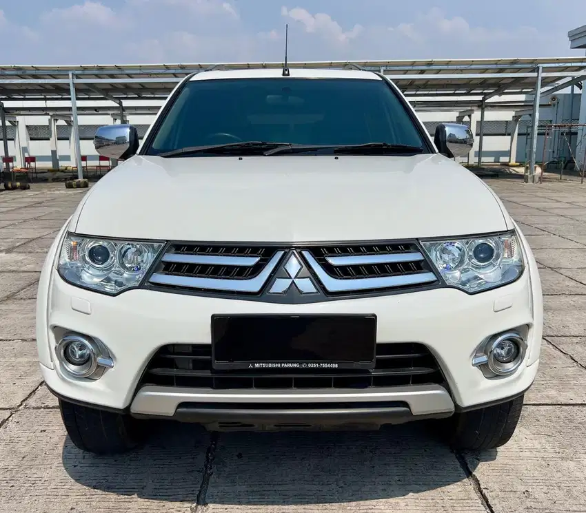 MITSUBISHI PAJERO SPORT DAKAR AT 2013 PUTIH ISTIMEWA TT 2014