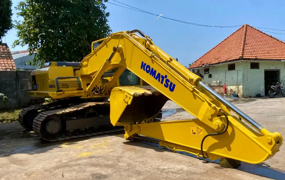 Excavator Komatsu PC 200-8 MO Tahun 2015