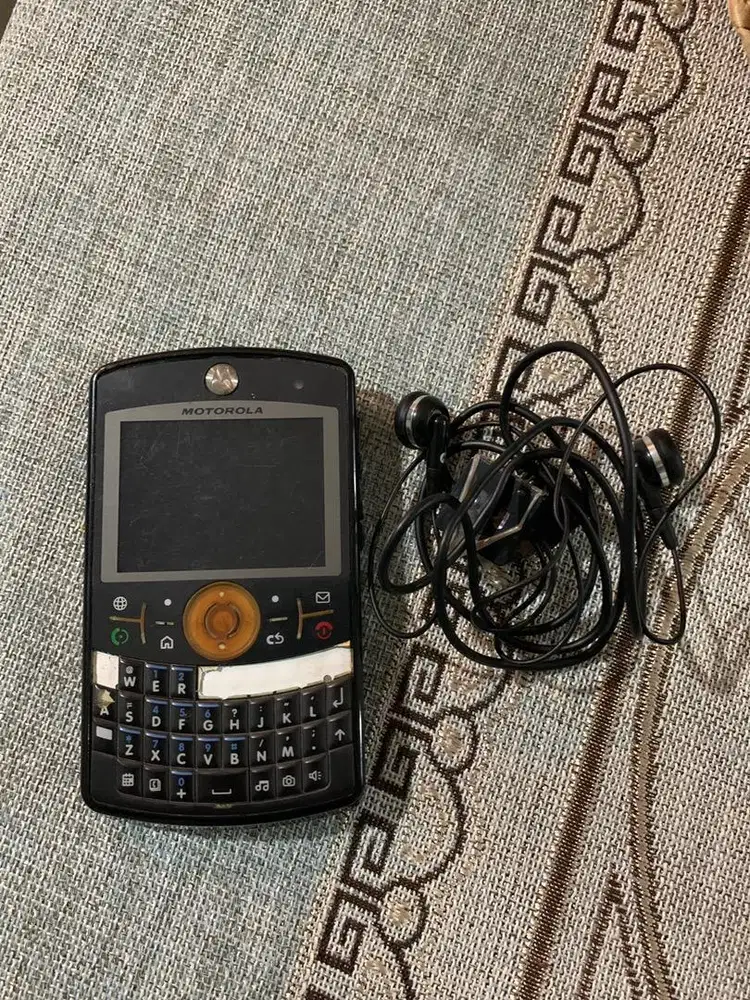 Motorola Q9h + headsetnya