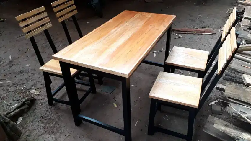 Meja makan set kursi kayu