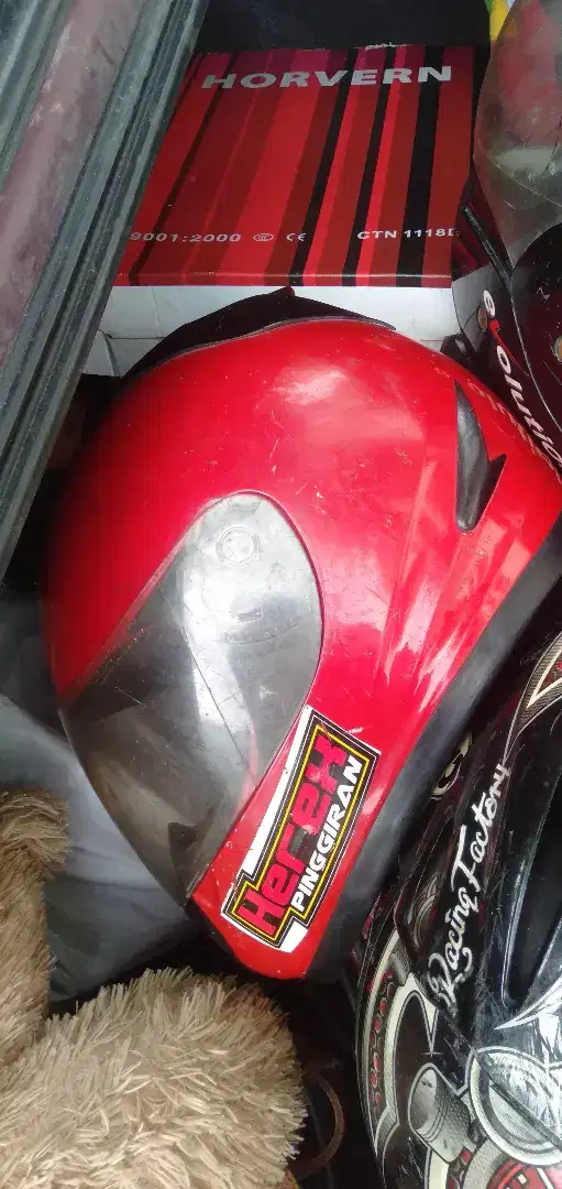 Di jual murah aja 3 buah helem bekas tingal pakai harga 150 rb 3 buah