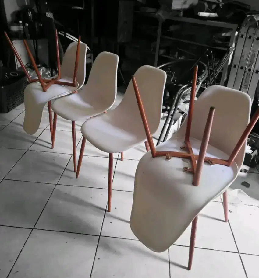 Meja kursi cafe putih