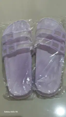 Sandal jelly warna lilac