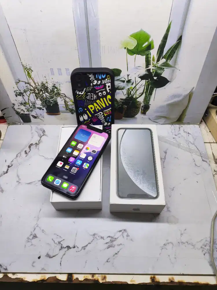 Jual hp iPhone xr 64 GB jaringan XL only batrei udah ganti face id off