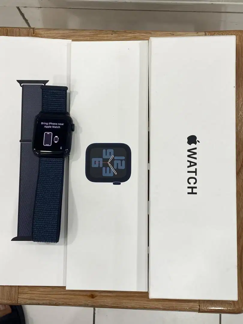 Apple Watch SE Gen 2 iBox 40mm likenew