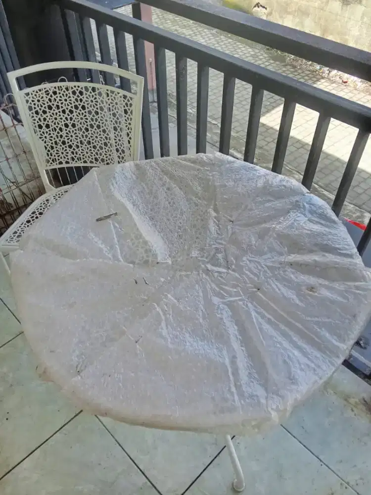 Rasa baru, meja kursi kafe BESI jual RUGI ada kulkas chiller showcase